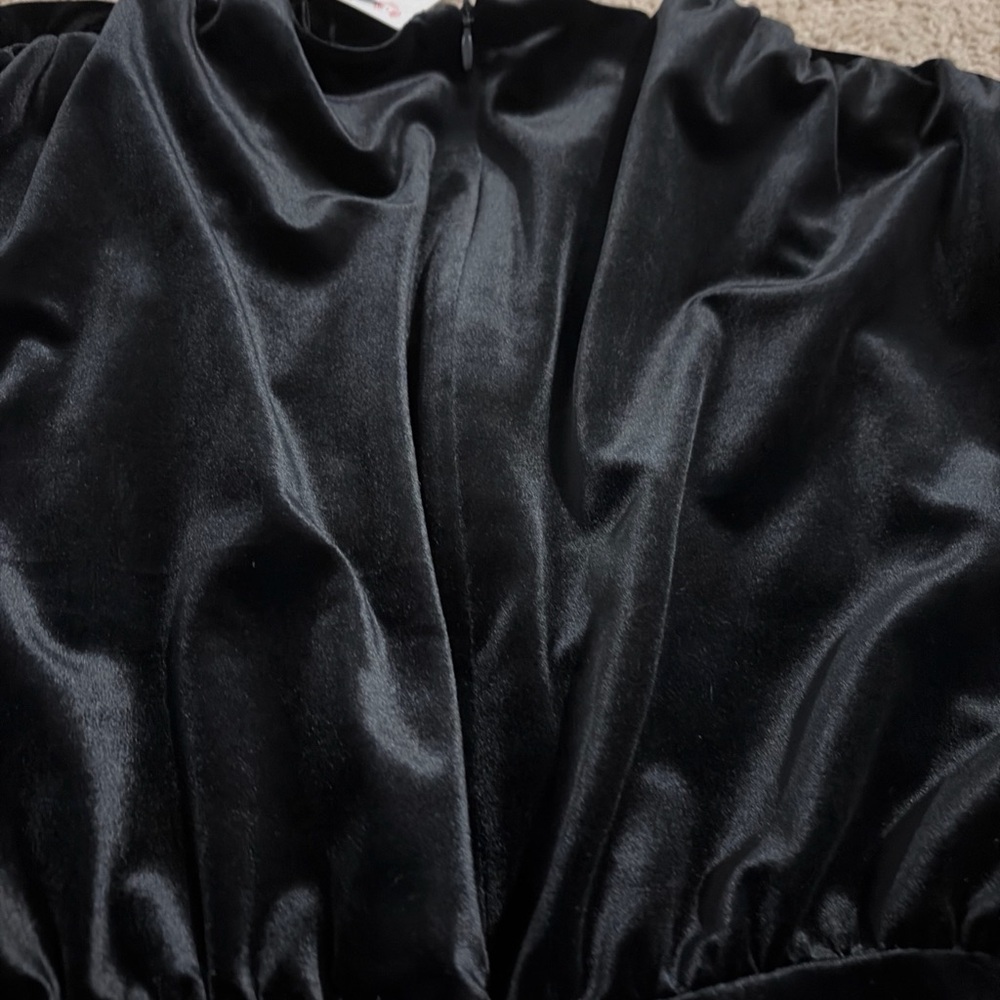 NWT Zara Black Velvet Ruched Mini Dress Shoulder Pads Size Medium Cut Out - Picture 10 of 10